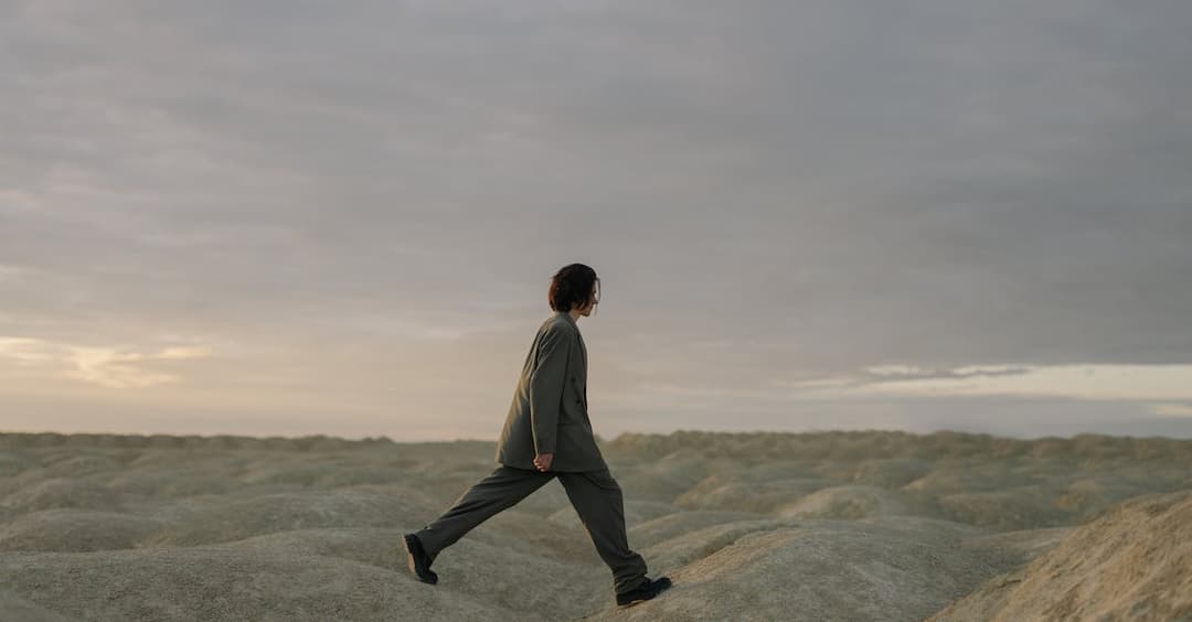 Jak sprawdzić kto jest właścicielem działki, nieruchomości lub domu? Poradnik 2025