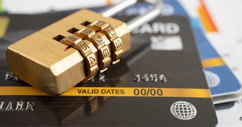 Kiedy komornik odblokuje konto? Ile trwa odblokowanie konta przez komornika?