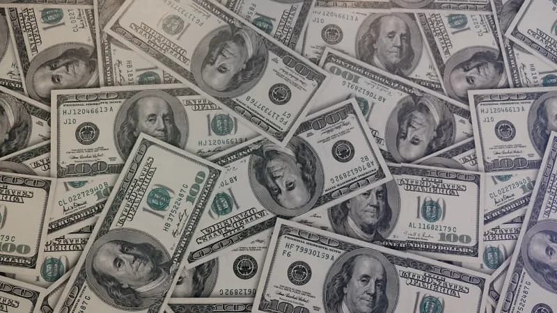 Czy warto inwestować w dolary: poznaj całą prawdę o tej formie inwestycji